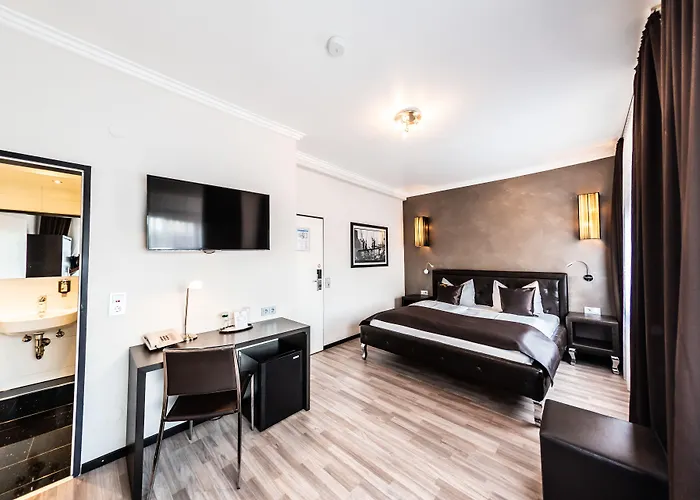 Hotel Mauritius Komfort In Der Altstadt Colonia